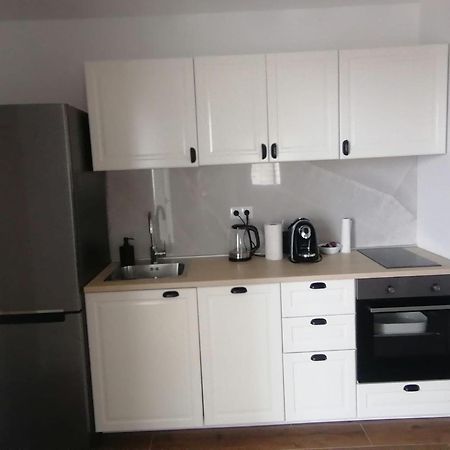 L&L Apartmani 1 Bol Exterior foto