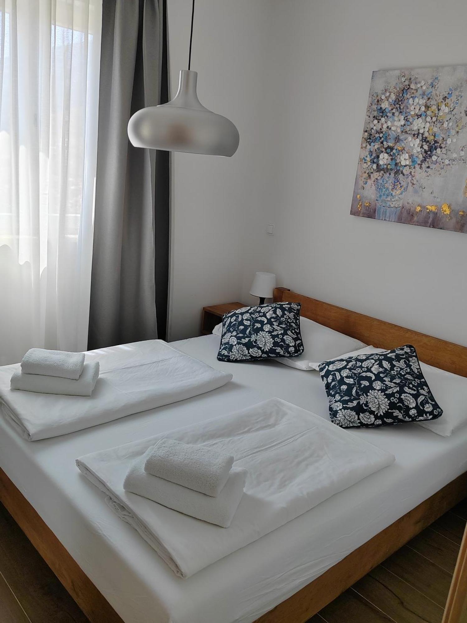 L&L Apartmani 1 Bol Exterior foto