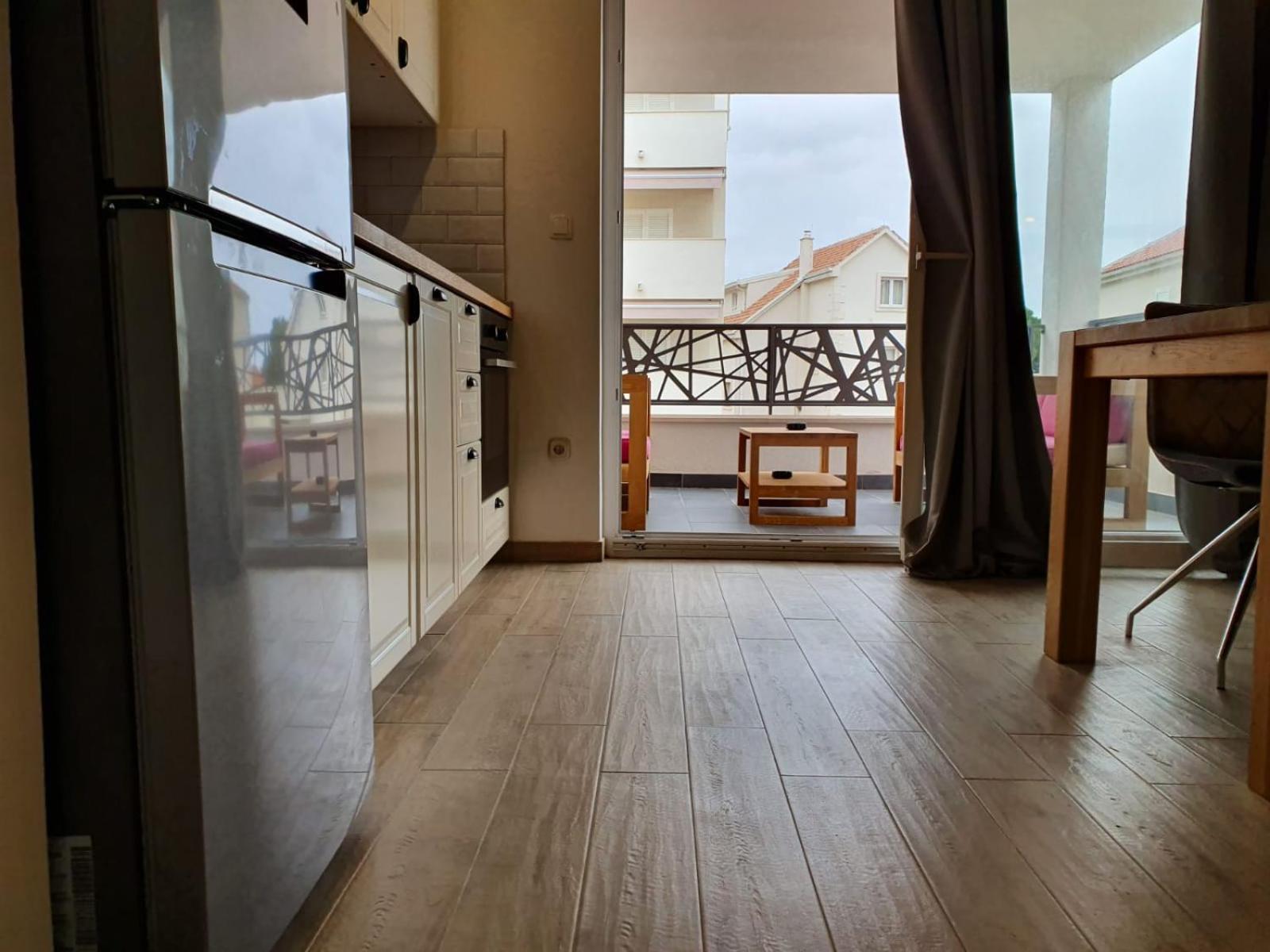 L&L Apartmani 1 Bol Exterior foto