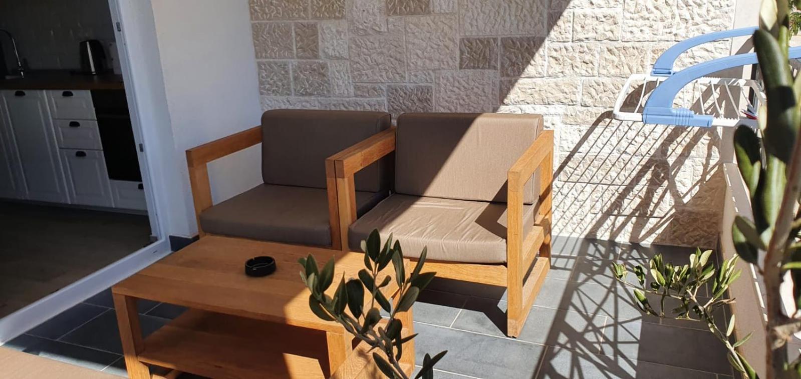 L&L Apartmani 1 Bol Exterior foto